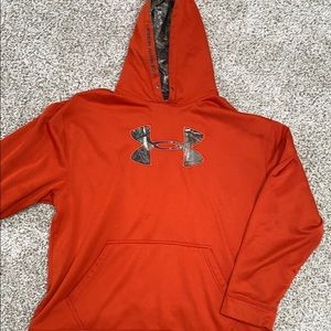 Men’s Under Armor sweatshirt